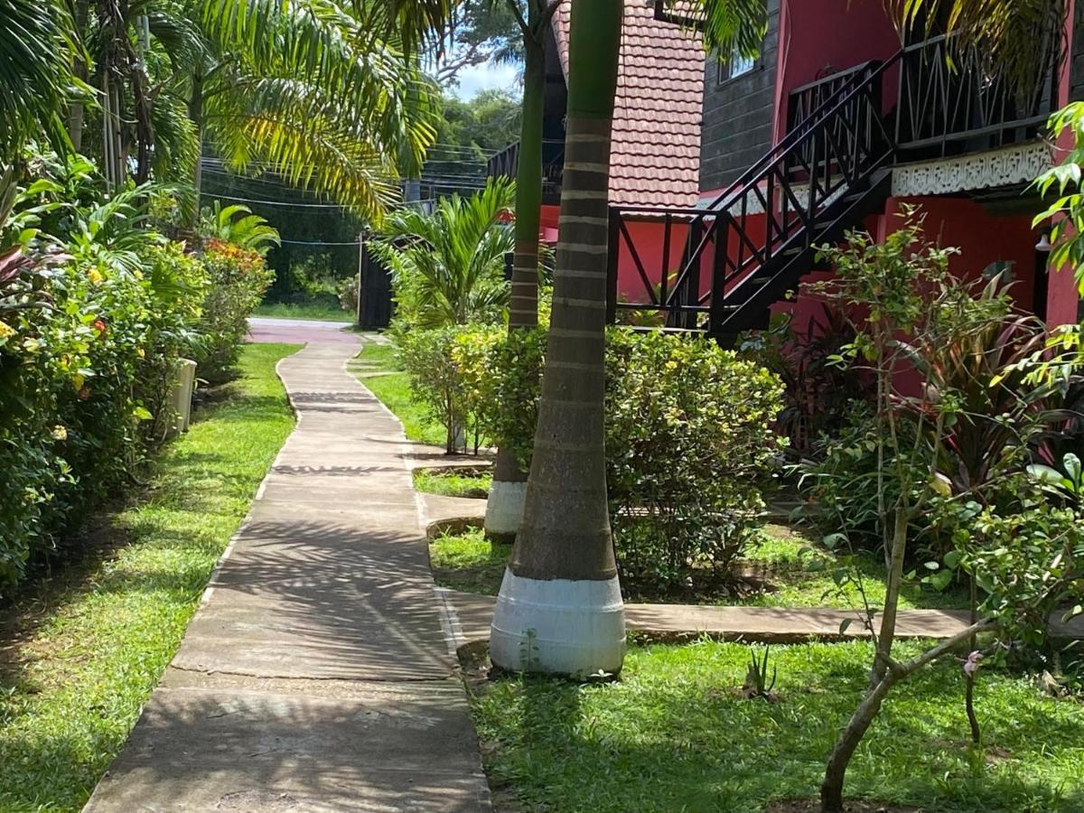 Secret Cabins At Firefly Beach Cottage Negril Bagian luar foto
